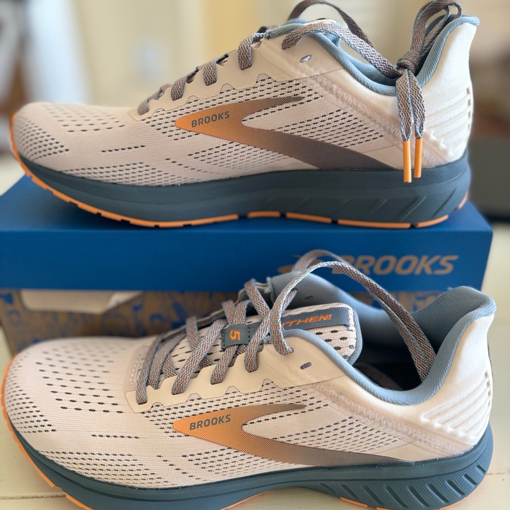 Brooks Anthem 5 women's cushioned running shoe. pale peach / tangerine/ grey
